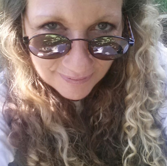 Meet your Posher, Tina - Picture 1 of 1